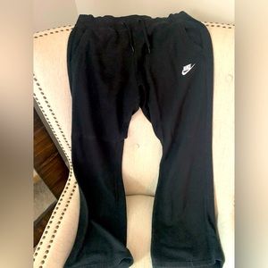 Nike size medium drawstring sweatpants